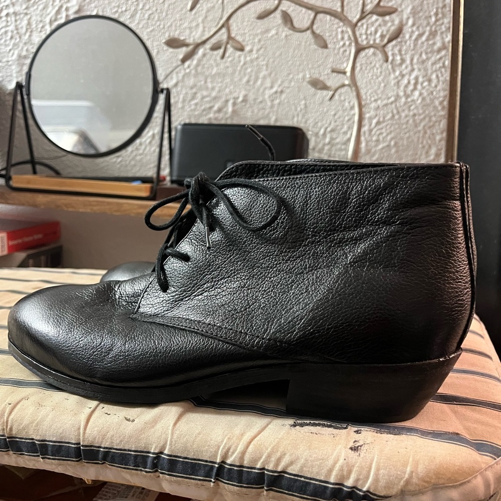Soft walk Black Leather Ankle Boots size 10